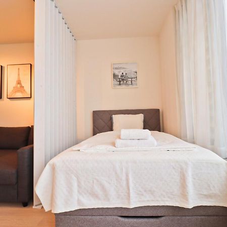 Sunny Apartment In Smichov, Prague 5 Exterior photo