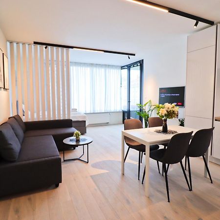 Sunny Apartment In Smichov, Prague 5 Exterior photo