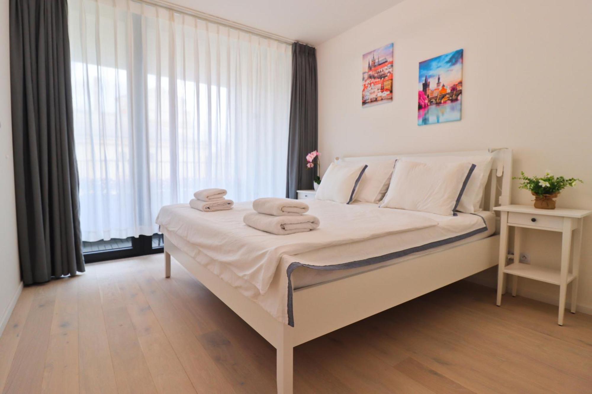 Sunny Apartment In Smichov, Prague 5 Exterior photo