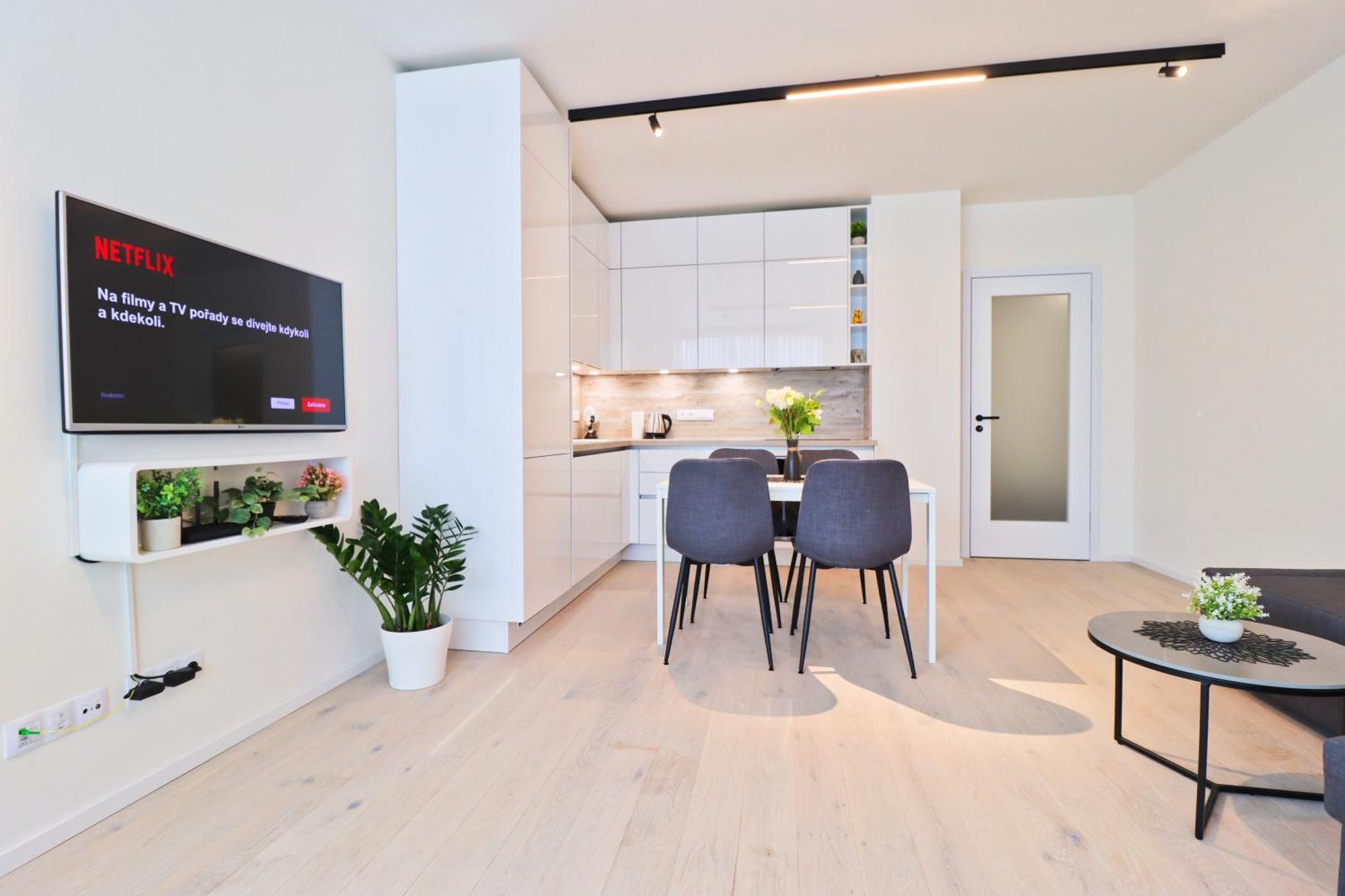 Sunny Apartment In Smichov, Prague 5 Exterior photo